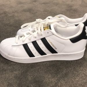womens black and white superstars